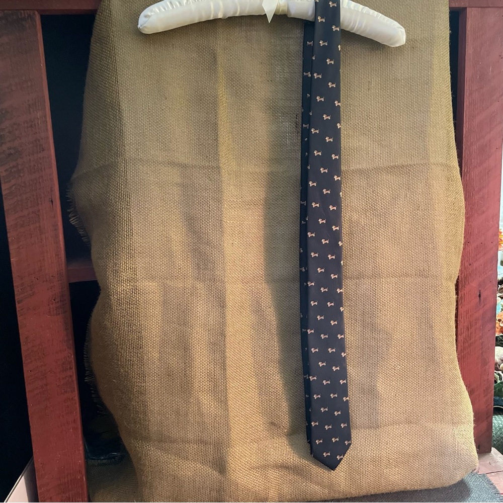 CHAPS Men’s Necktie with Dachshund for Pet Lovers - Picture 2 of 7